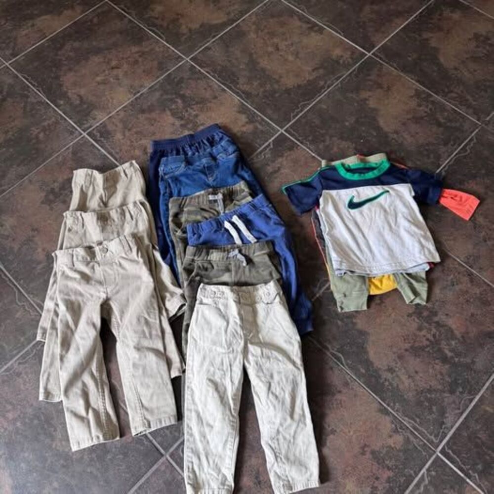 9 pairs of pants bundle with extras Boys size 2T